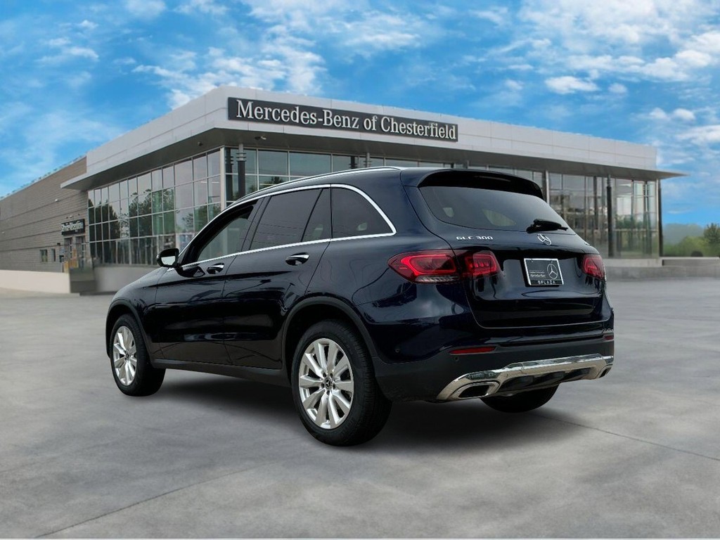 Mercedes-Benz GLC Vehicle Full-screen Gallery Image 03
