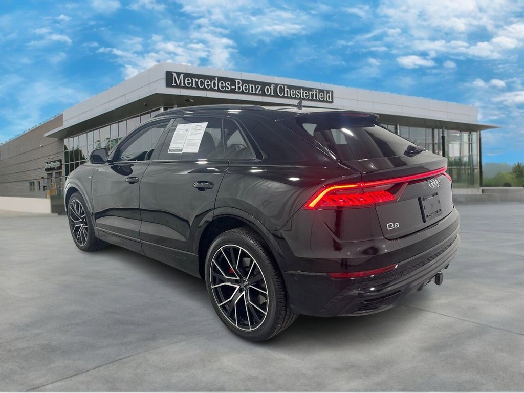 Audi Q8 Vehicle Full-screen Gallery Image 03