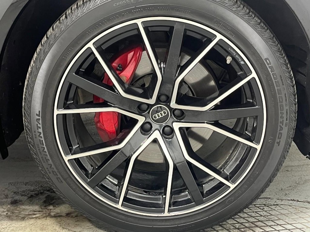 Audi Q8 Vehicle Full-screen Gallery Image 05