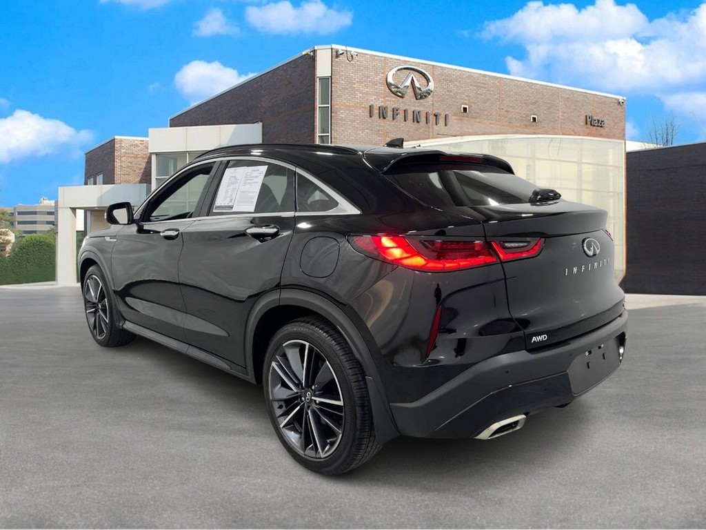 INFINITI QX55 Vehicle Full-screen Gallery Image 03