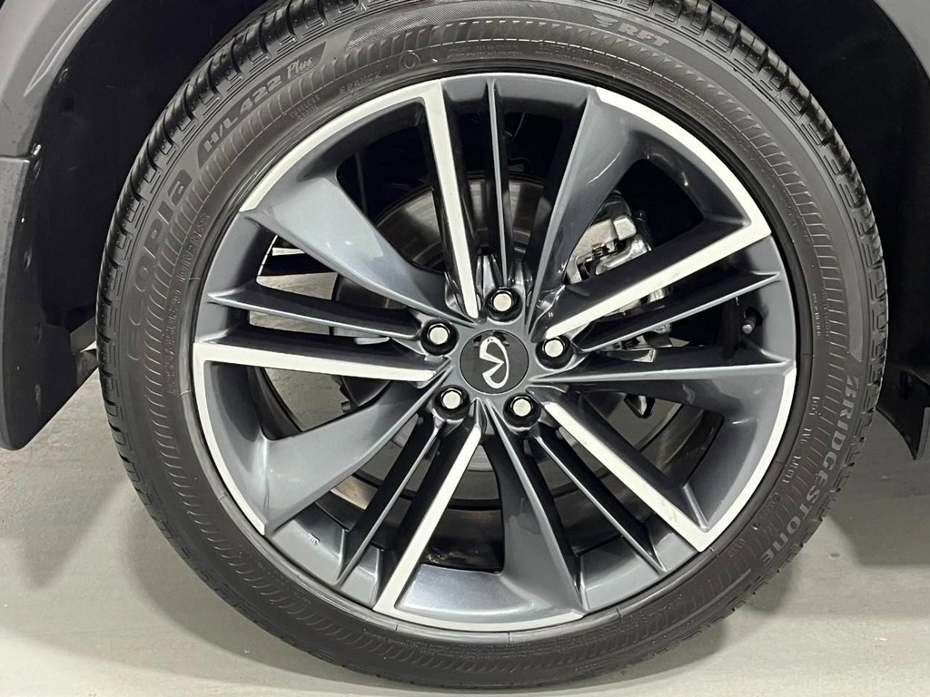 INFINITI QX55 Vehicle Full-screen Gallery Image 05