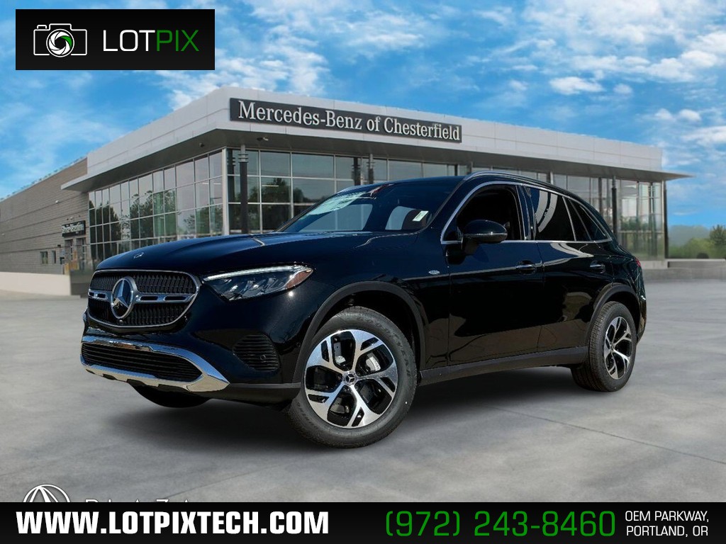 Mercedes-Benz GLC Vehicle Full-screen Gallery Image 01