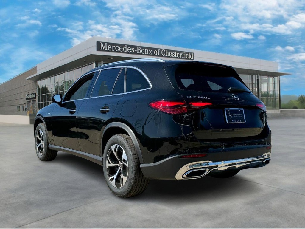 Mercedes-Benz GLC Vehicle Full-screen Gallery Image 03