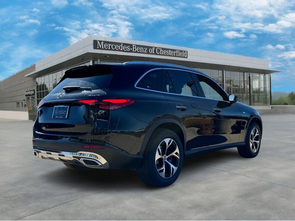 Mercedes-Benz GLC Vehicle Full-screen Gallery Image 04