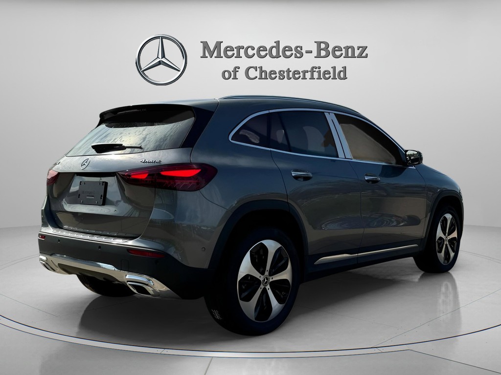 Mercedes-Benz GLA Vehicle Full-screen Gallery Image 04