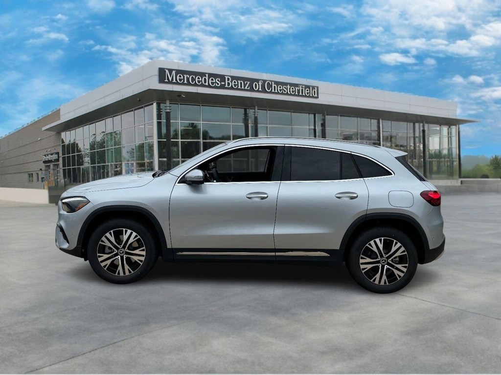 Mercedes-Benz GLA Vehicle Full-screen Gallery Image 02