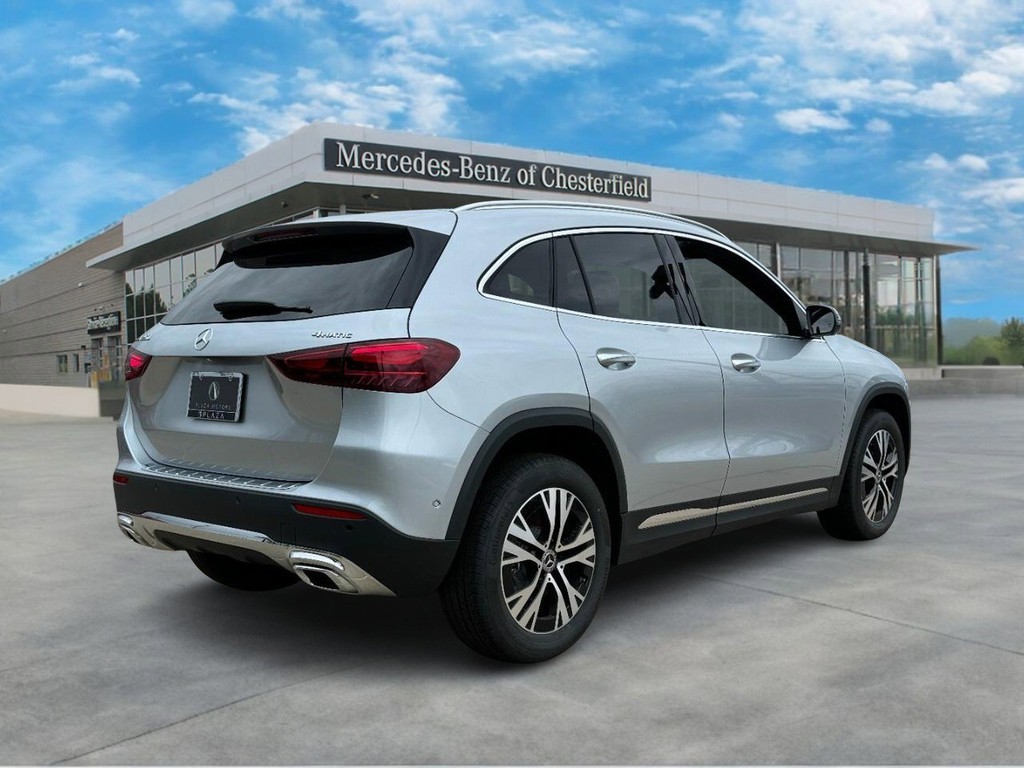 Mercedes-Benz GLA Vehicle Full-screen Gallery Image 04