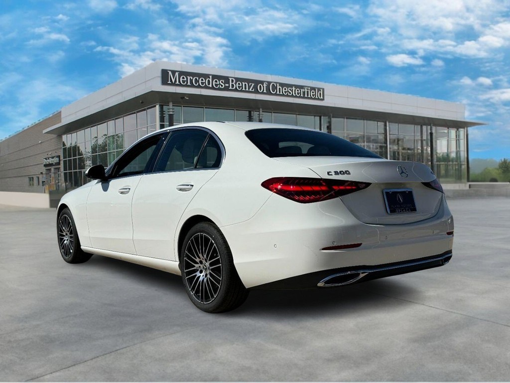 Mercedes-Benz C-Class Vehicle Full-screen Gallery Image 03