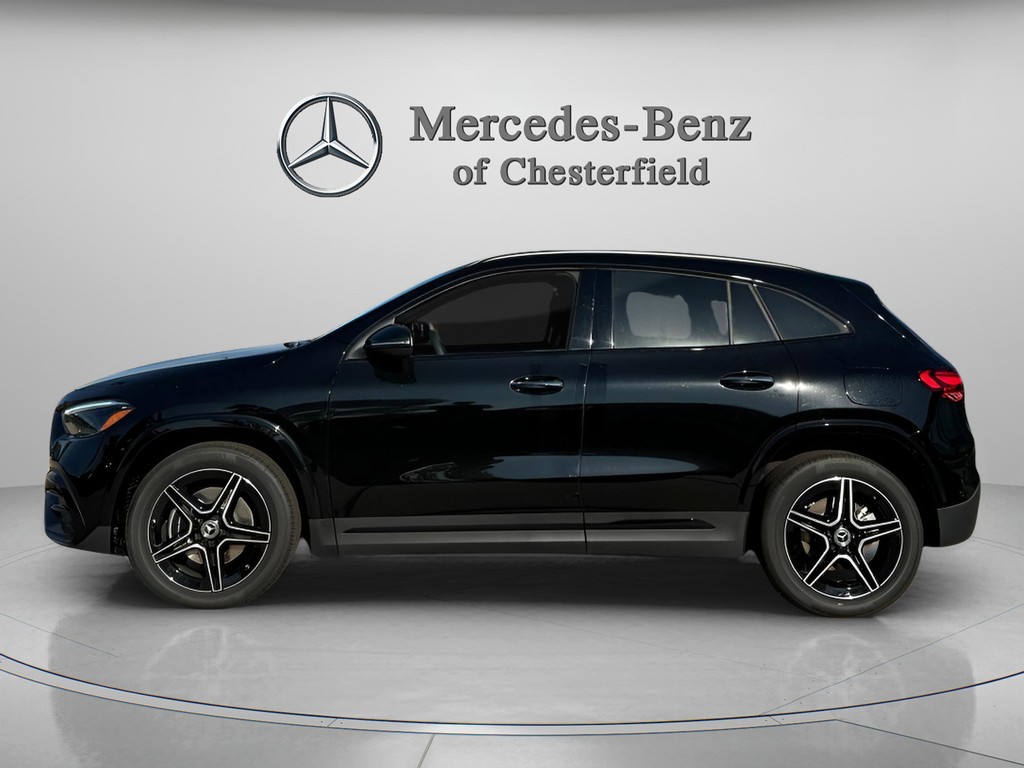 Mercedes-Benz GLA Vehicle Full-screen Gallery Image 02