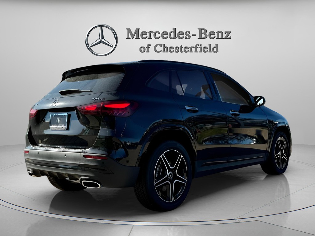Mercedes-Benz GLA Vehicle Full-screen Gallery Image 04