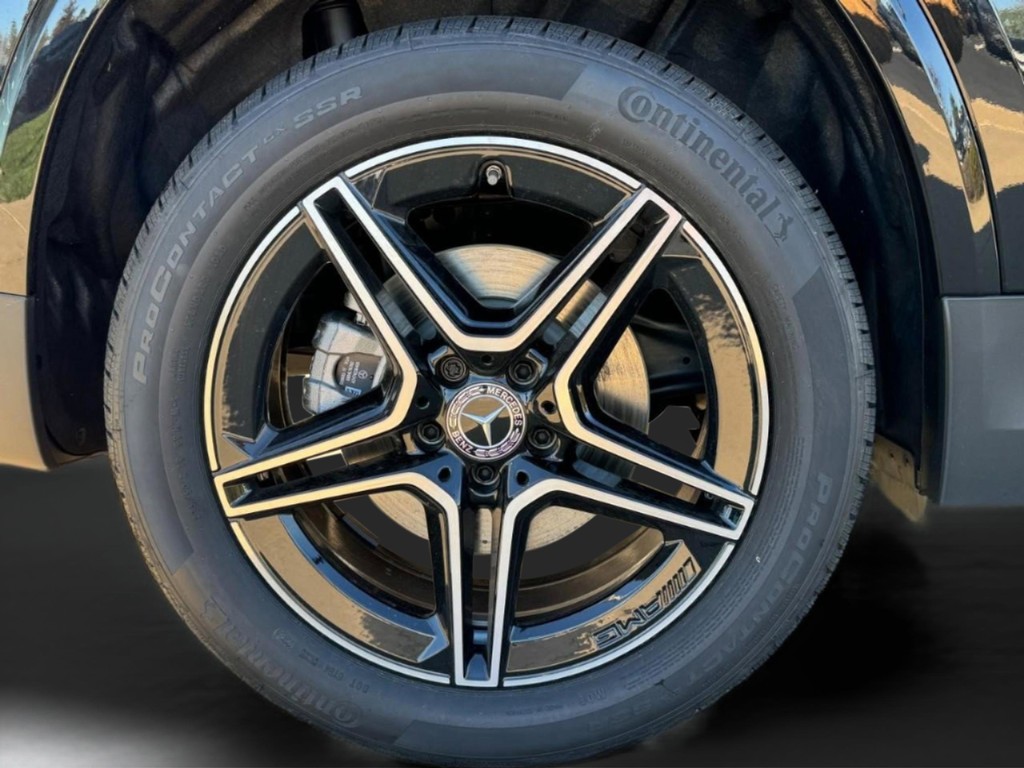 Mercedes-Benz GLA Vehicle Full-screen Gallery Image 05