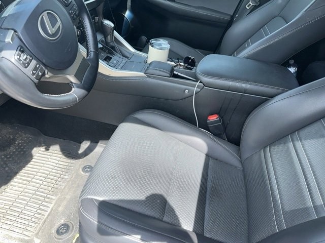 Lexus NX Vehicle Full-screen Gallery Image 05