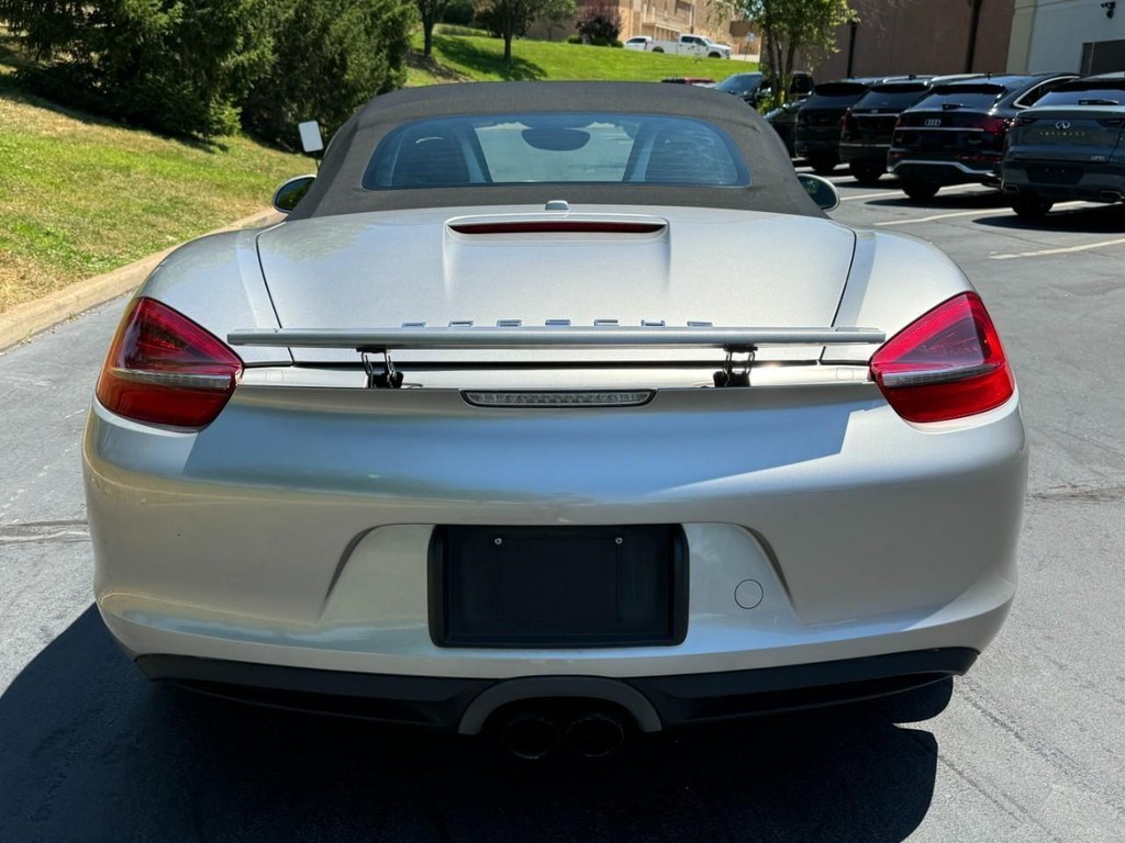 Jaguar F-Pace Vehicle Full-screen Gallery Image 09