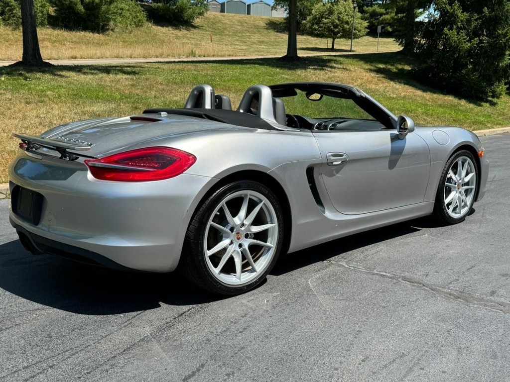 Jaguar F-Pace Vehicle Full-screen Gallery Image 12