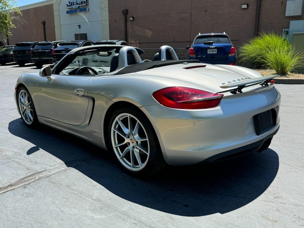 Jaguar F-Pace Vehicle Full-screen Gallery Image 13