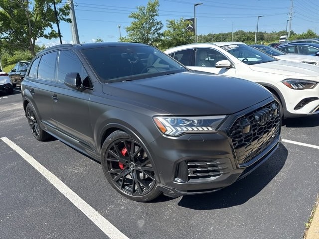 Audi Q7 Vehicle Full-screen Gallery Image 03