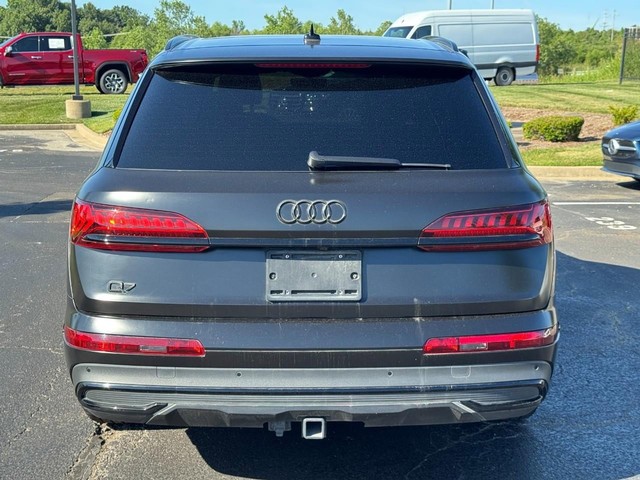 Audi Q7 Vehicle Full-screen Gallery Image 05