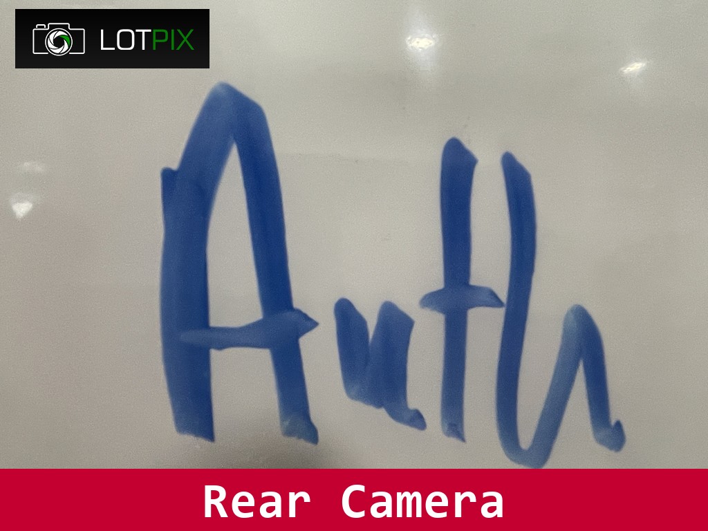 Mercedes-Benz GLC Vehicle Full-screen Gallery Image 01