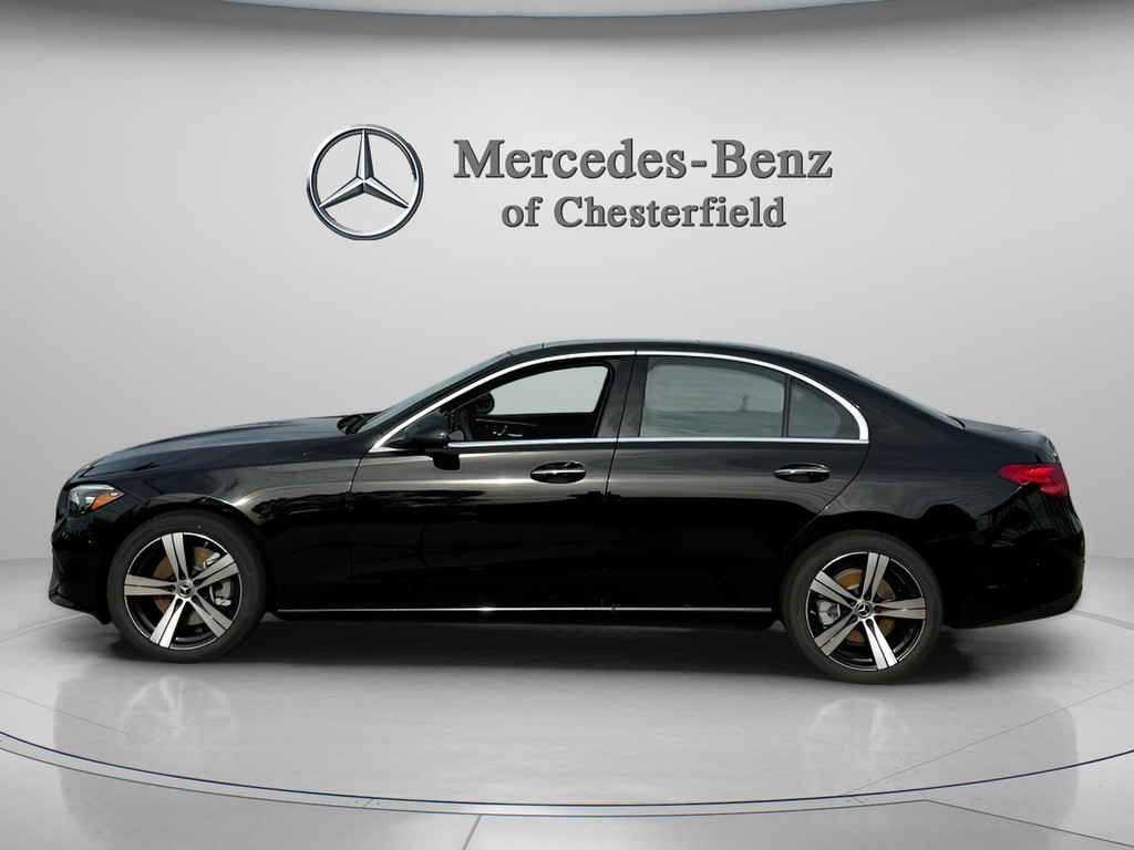 Mercedes-Benz C-Class Vehicle Full-screen Gallery Image 02