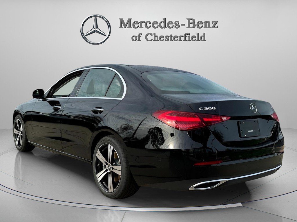 Mercedes-Benz C-Class Vehicle Full-screen Gallery Image 03