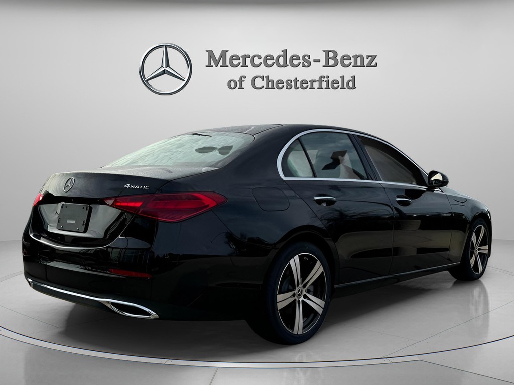 Mercedes-Benz C-Class Vehicle Full-screen Gallery Image 04