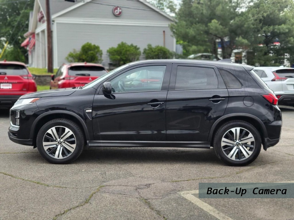 Ford Bronco Vehicle Full-screen Gallery Image 02