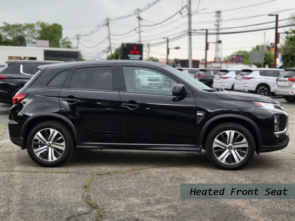 Ford Bronco Vehicle Full-screen Gallery Image 06