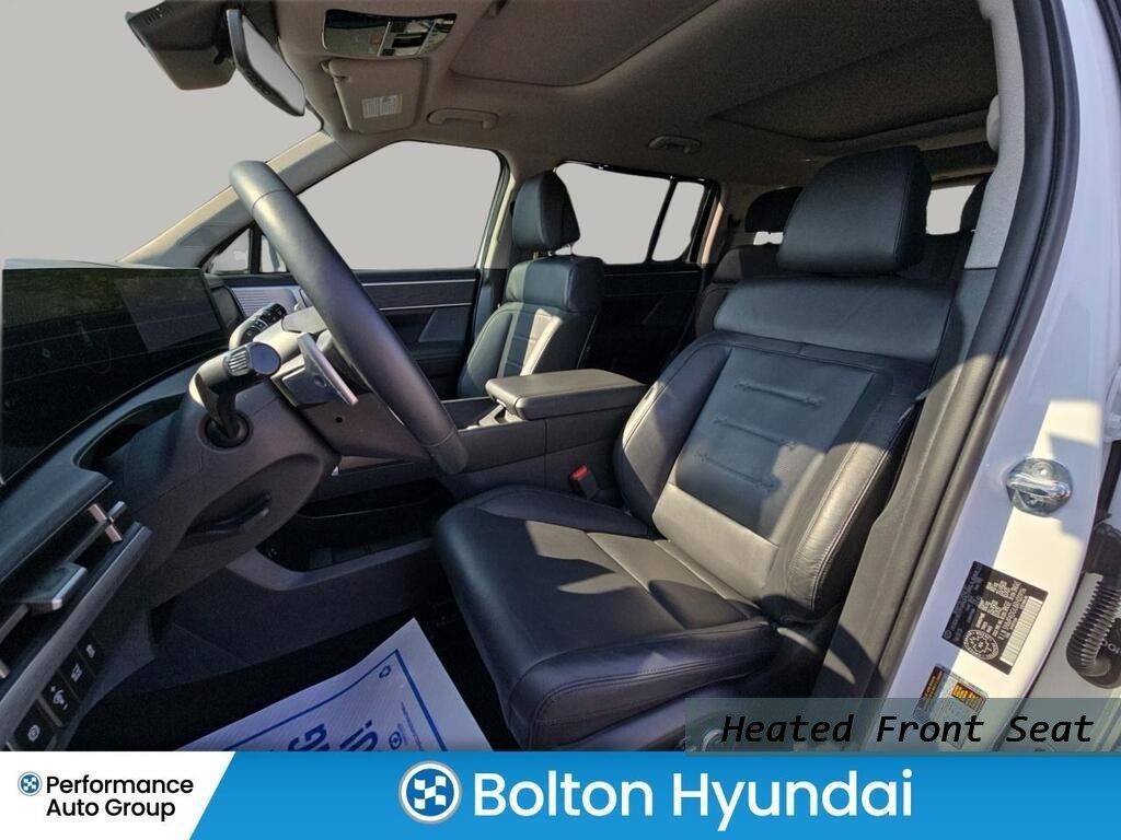 Hyundai Santa Fe Vehicle Full-screen Gallery Image 10