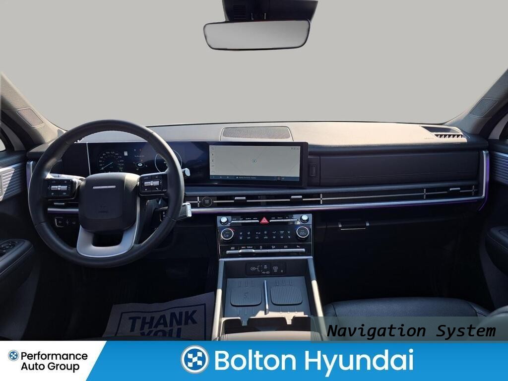 Hyundai Santa Fe Vehicle Full-screen Gallery Image 14