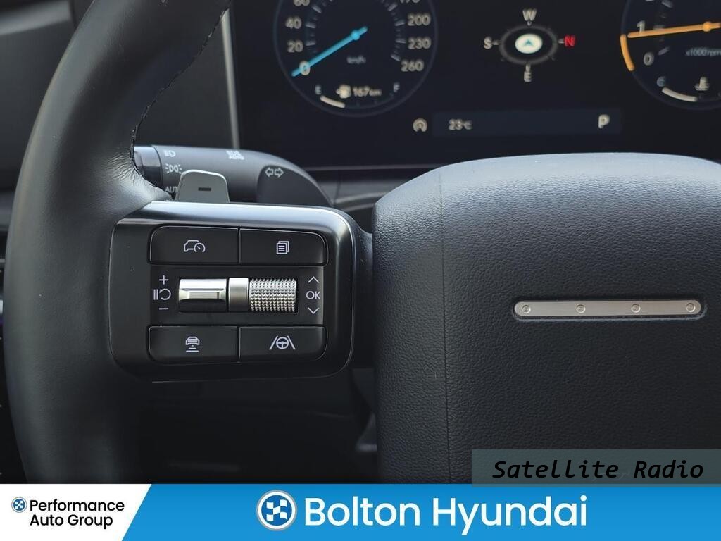 Hyundai Santa Fe Vehicle Full-screen Gallery Image 17