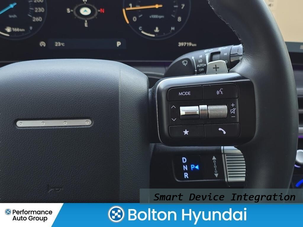 Hyundai Santa Fe Vehicle Full-screen Gallery Image 18