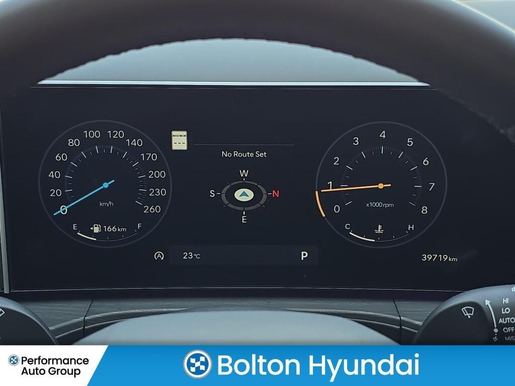 Hyundai Santa Fe Vehicle Full-screen Gallery Image 20