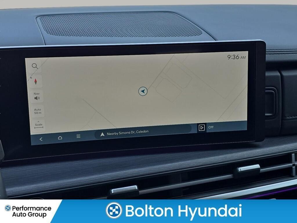 Hyundai Santa Fe Vehicle Full-screen Gallery Image 21