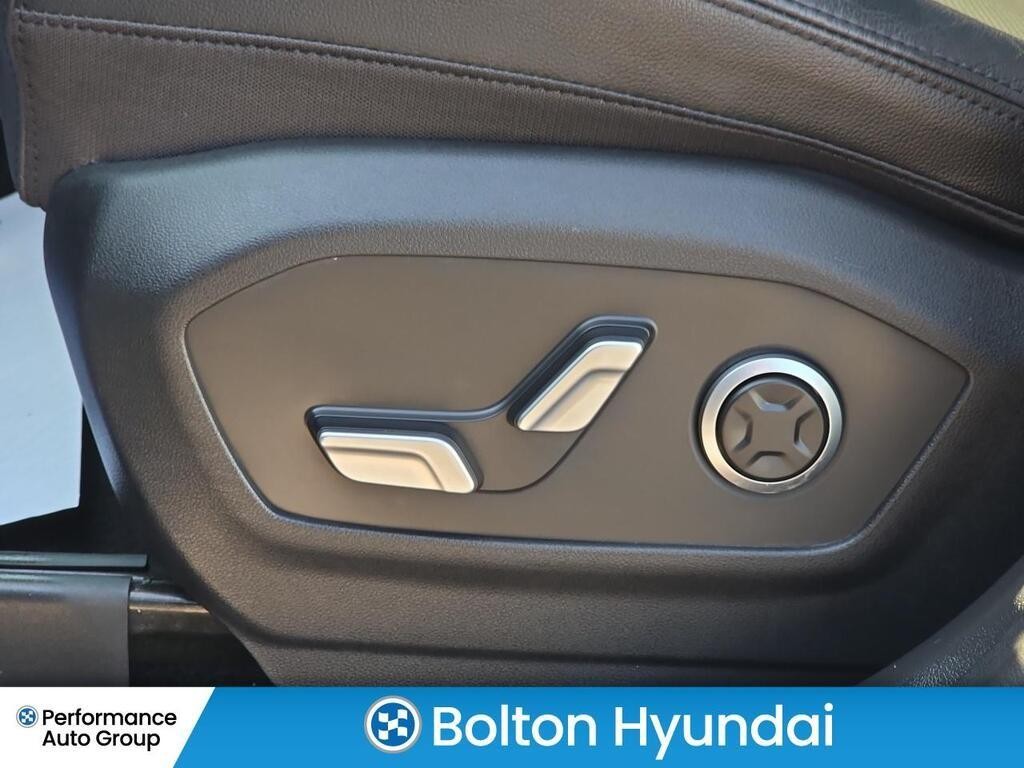 Hyundai Santa Fe Vehicle Full-screen Gallery Image 26