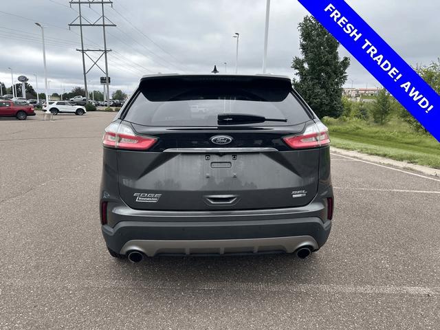 Ford Edge Vehicle Full-screen Gallery Image 06