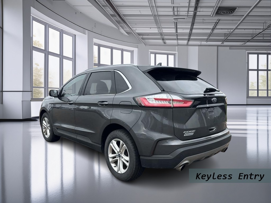 Ford Super Duty F-250 SRW Vehicle Full-screen Gallery Image 05