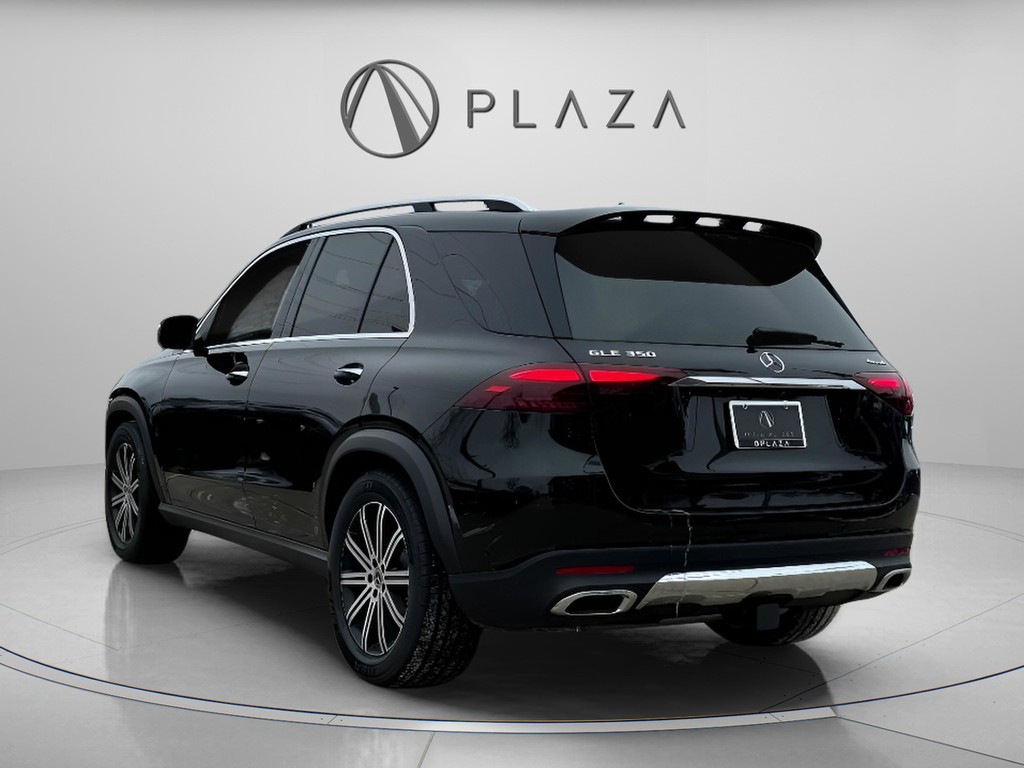 Mercedes-Benz GLE Vehicle Full-screen Gallery Image 04