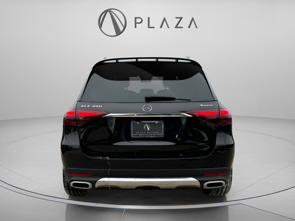 Mercedes-Benz GLE Vehicle Full-screen Gallery Image 05