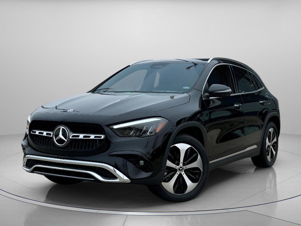 Mercedes-Benz GLA Vehicle Full-screen Gallery Image 02