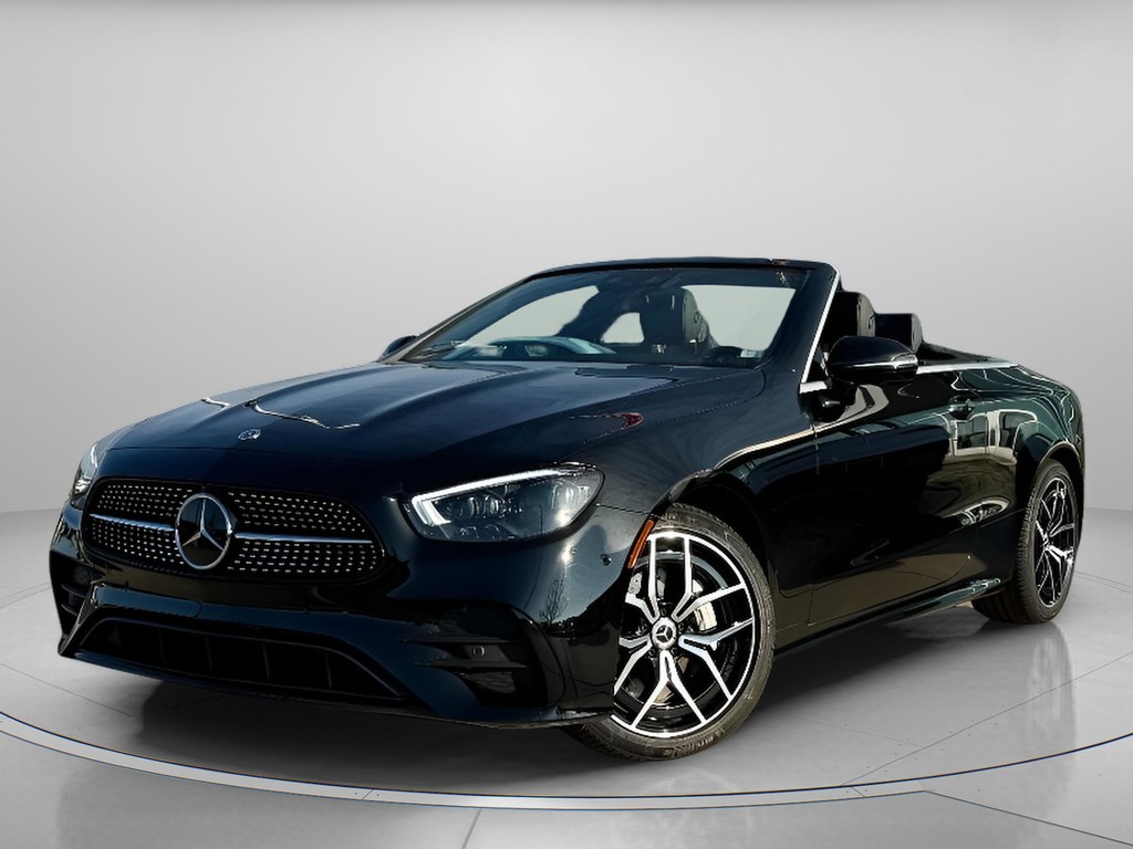 Mercedes-Benz E-Class Vehicle Full-screen Gallery Image 03