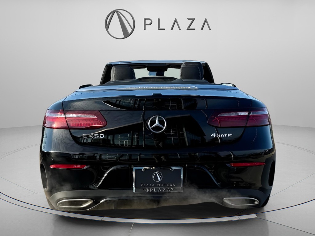 Mercedes-Benz E-Class Vehicle Full-screen Gallery Image 05