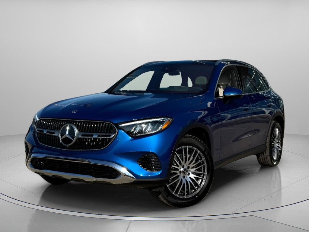 Mercedes-Benz GLC Vehicle Full-screen Gallery Image 02