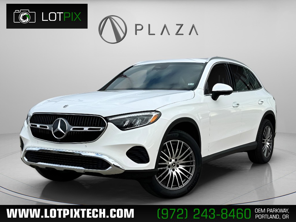 Mercedes-Benz GLC Vehicle Full-screen Gallery Image 01