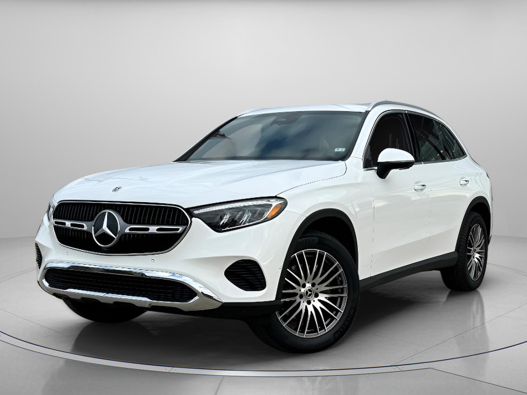 Mercedes-Benz GLC Vehicle Full-screen Gallery Image 02
