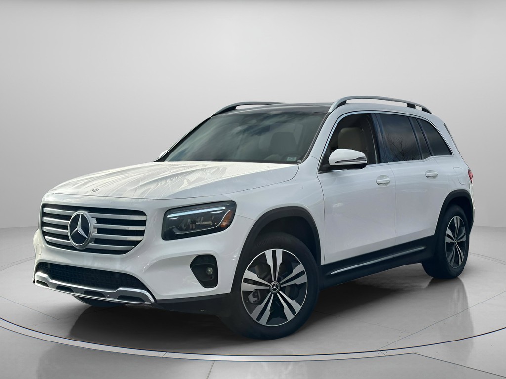 Mercedes-Benz GLB Vehicle Full-screen Gallery Image 02