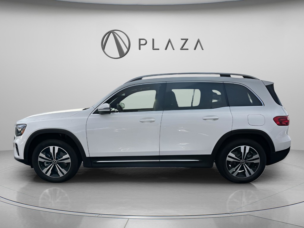 Mercedes-Benz GLB Vehicle Full-screen Gallery Image 03