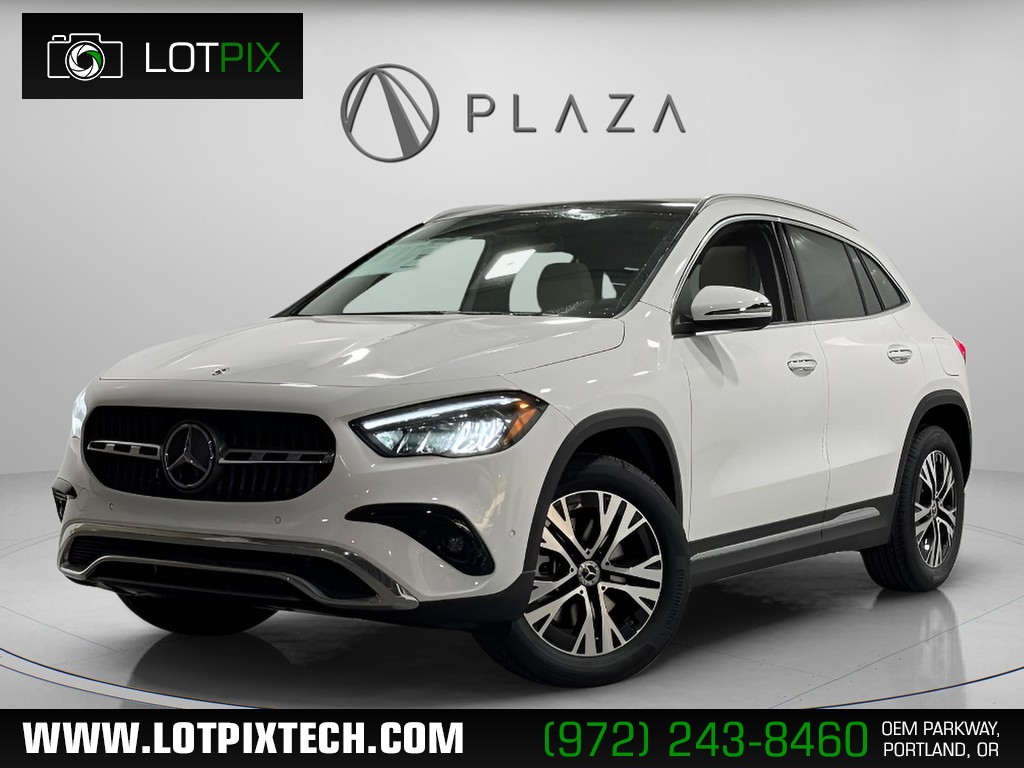 Mercedes-Benz GLA Vehicle Full-screen Gallery Image 01