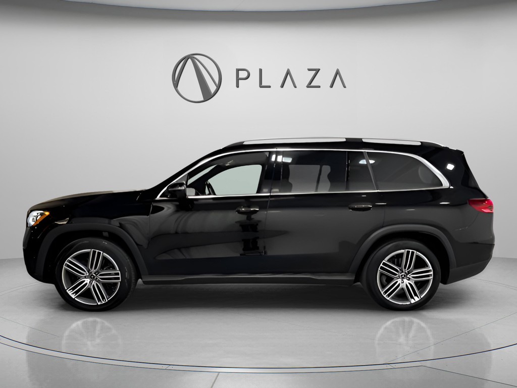 Mercedes-Benz GLS Vehicle Full-screen Gallery Image 03