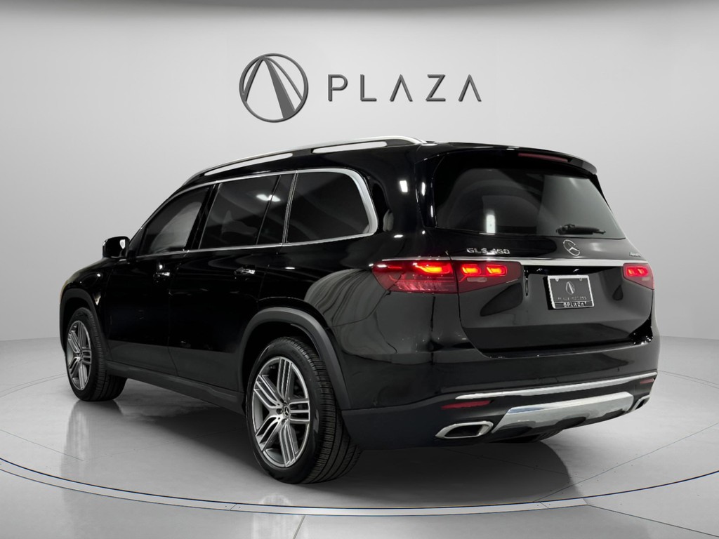 Mercedes-Benz GLS Vehicle Full-screen Gallery Image 04