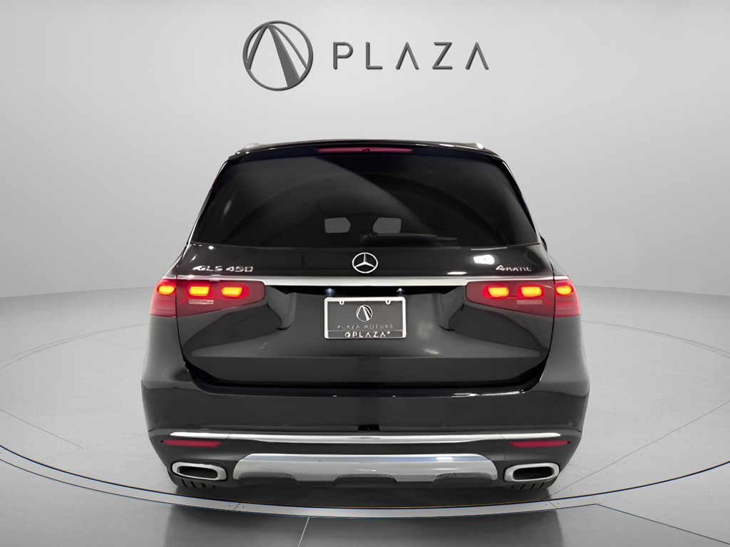 Mercedes-Benz GLS Vehicle Full-screen Gallery Image 05